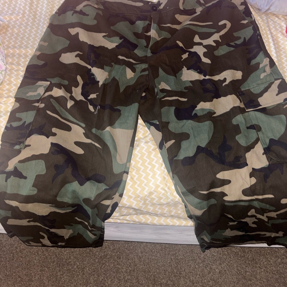 Camo Cargo Pants - Women's Green Camo